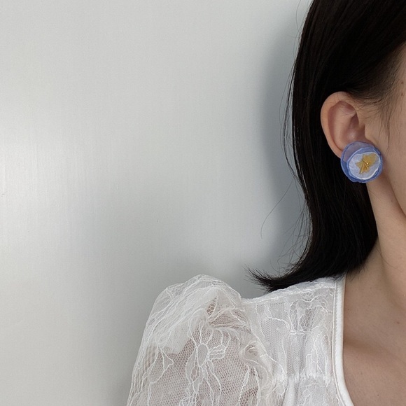 Organza flower earrings - Picture 5 of 9